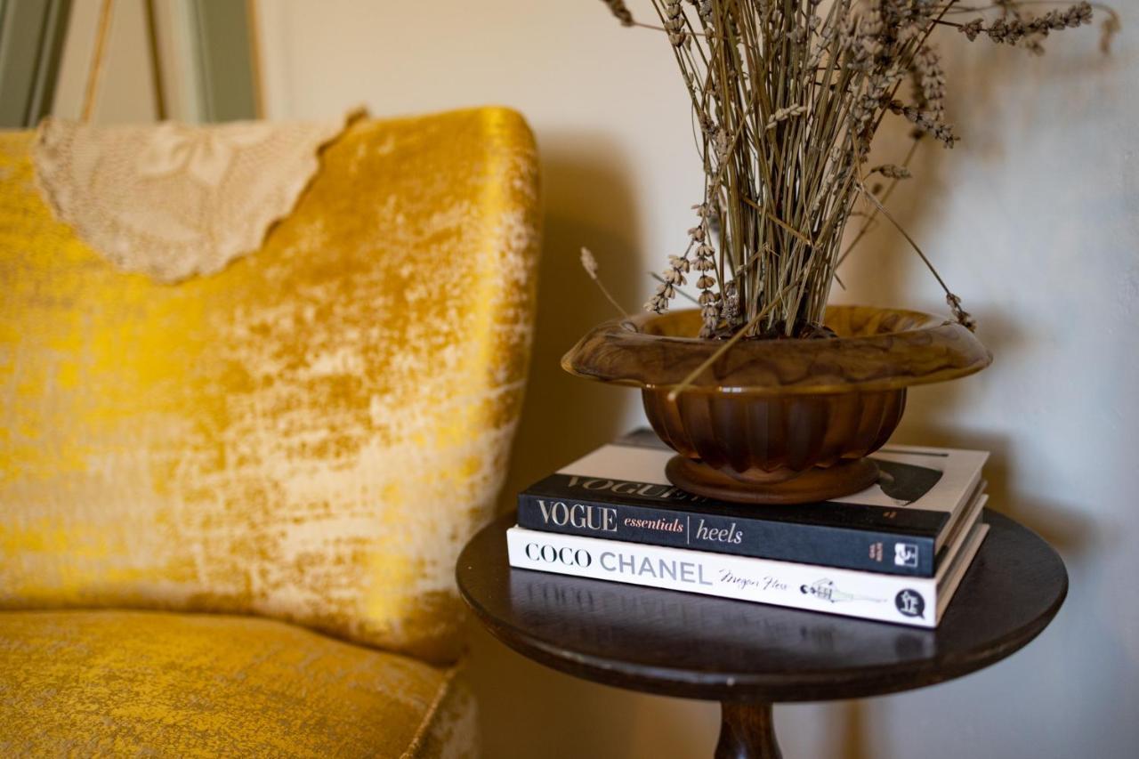 コンドン Champagne House - Elegance, Luxury And Charm Bed & Breakfast エクステリア 写真