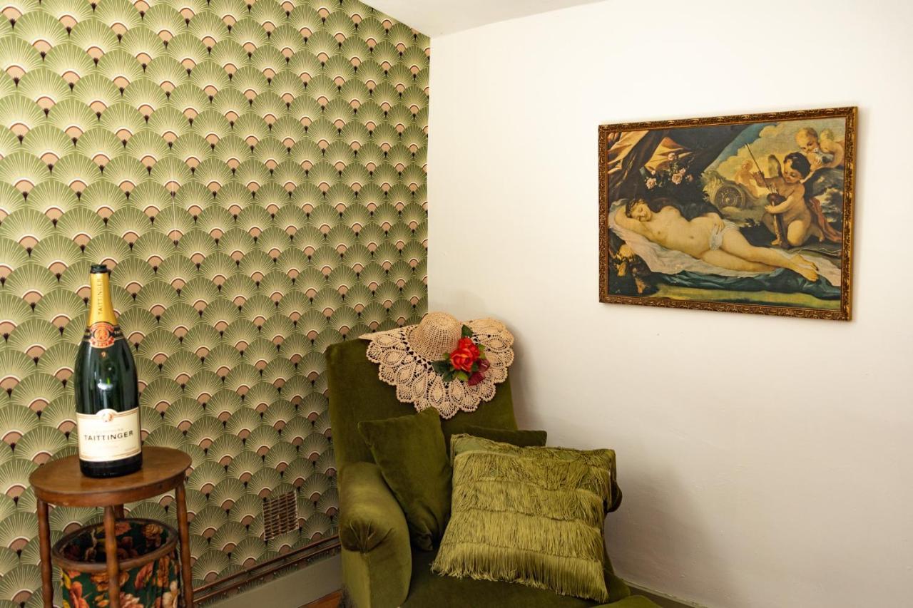 コンドン Champagne House - Elegance, Luxury And Charm Bed & Breakfast エクステリア 写真