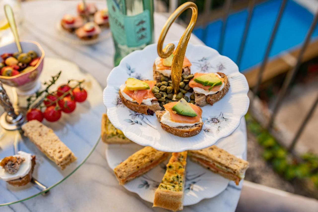コンドン Champagne House - Elegance, Luxury And Charm Bed & Breakfast エクステリア 写真