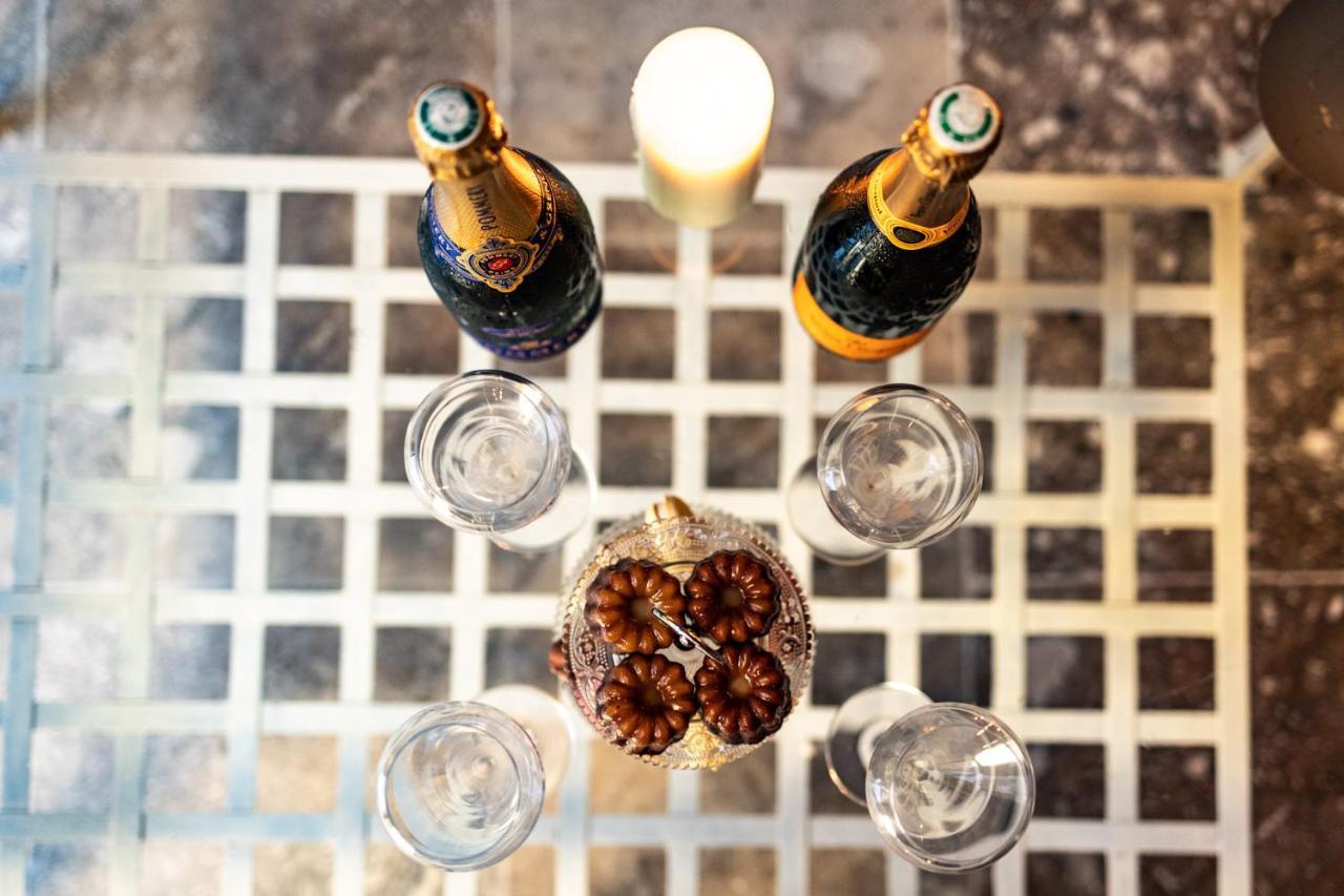 コンドン Champagne House - Elegance, Luxury And Charm Bed & Breakfast エクステリア 写真
