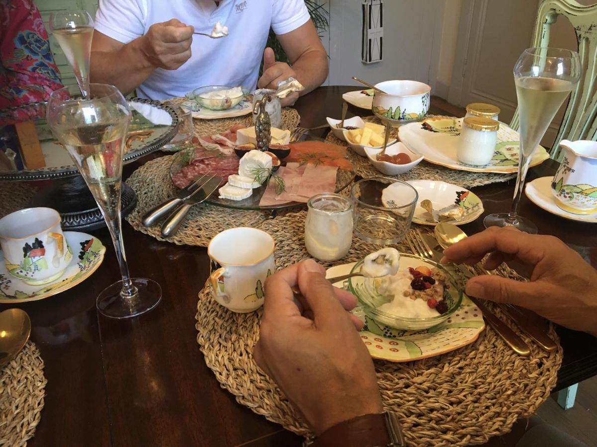 コンドン Champagne House - Elegance, Luxury And Charm Bed & Breakfast エクステリア 写真