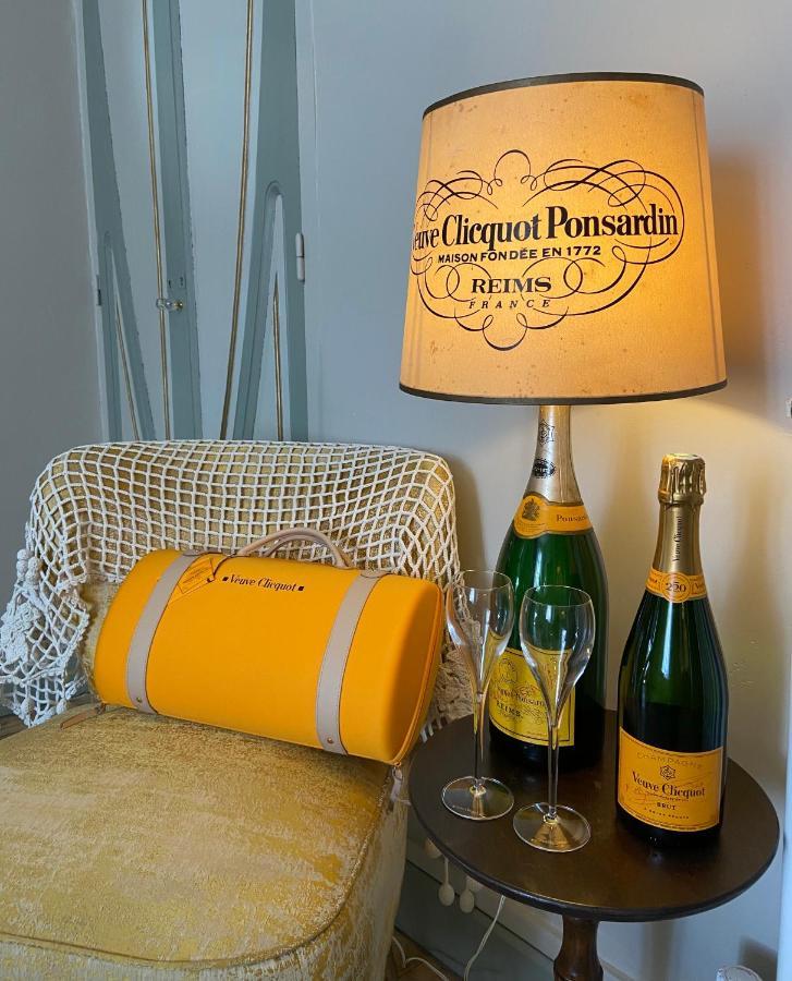 コンドン Champagne House - Elegance, Luxury And Charm Bed & Breakfast エクステリア 写真