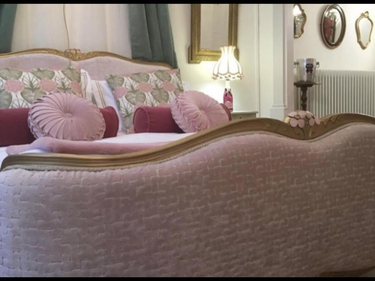 コンドン Champagne House - Elegance, Luxury And Charm Bed & Breakfast エクステリア 写真